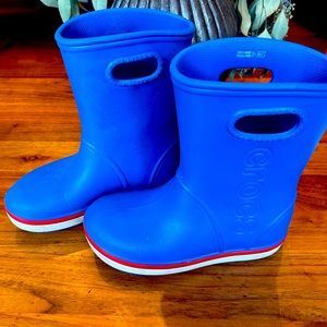 Cute Crocs 💙❤️ size 2 Kid